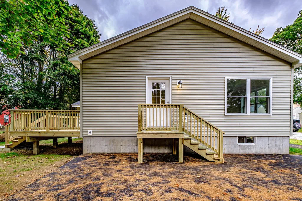 9 Sunset Avenue Auburn ME 04210