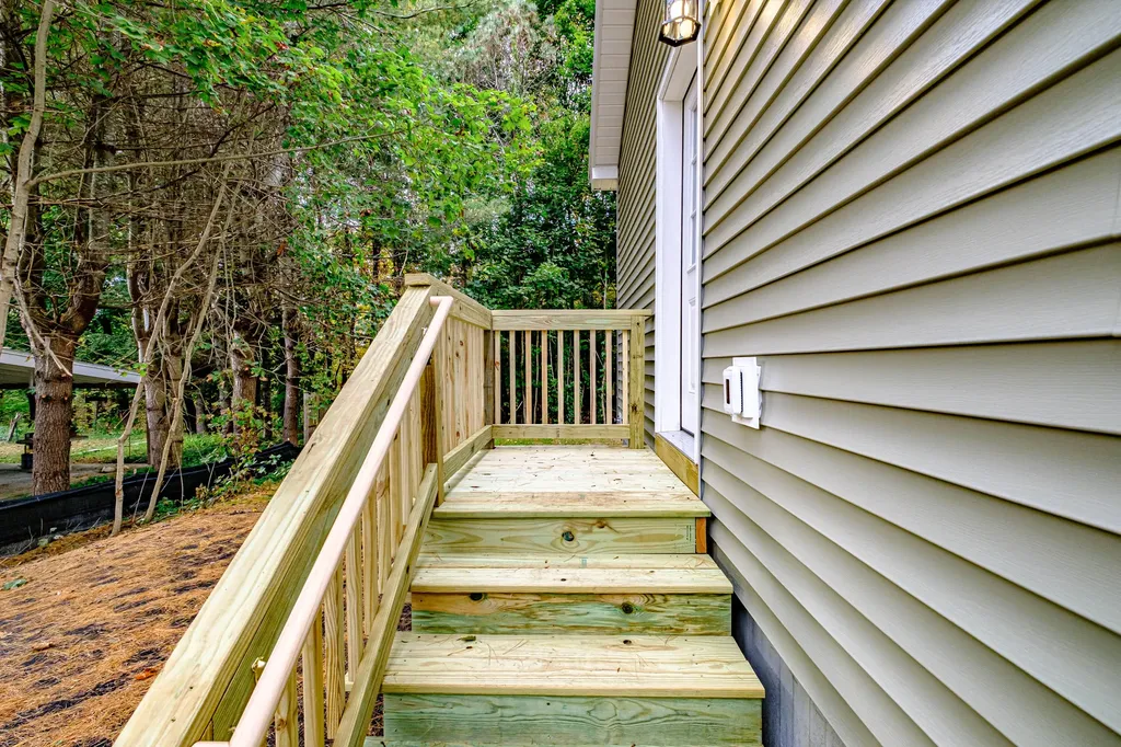9 Sunset Avenue Auburn ME 04210