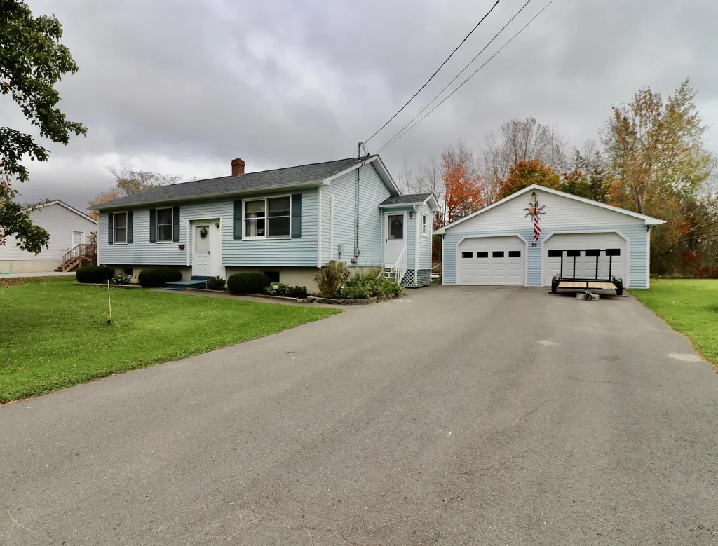 39 Birchwood Avenue Bangor ME 04401