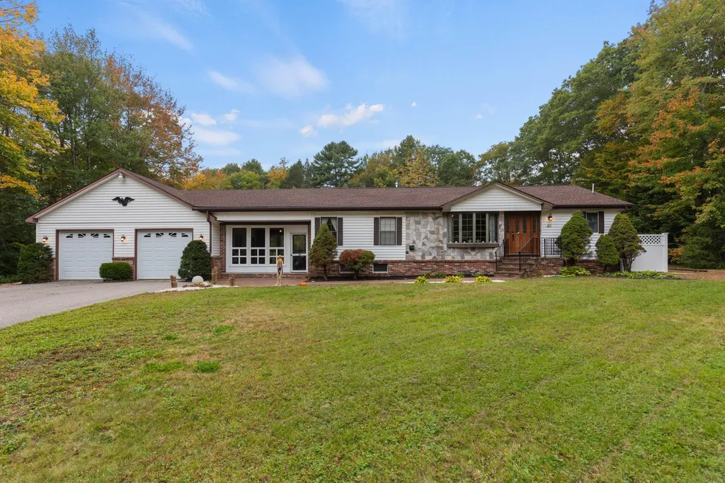 40 Hilltop Drive Arundel ME 04046