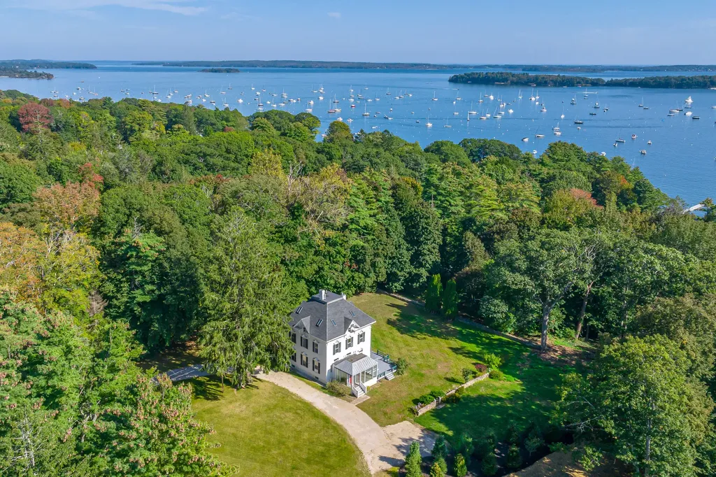 171 Foreside Road Falmouth ME 04105