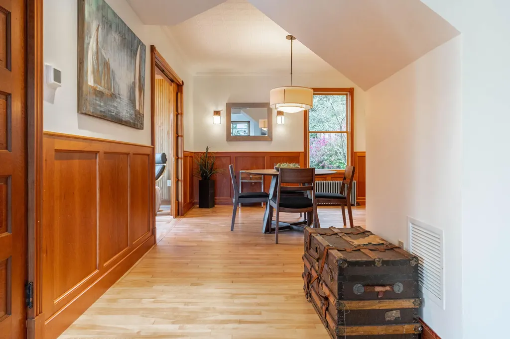 36 Old Mill Road Falmouth ME 04105