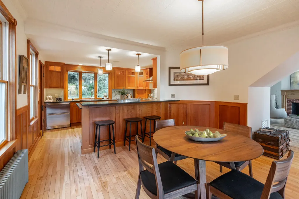 36 Old Mill Road Falmouth ME 04105