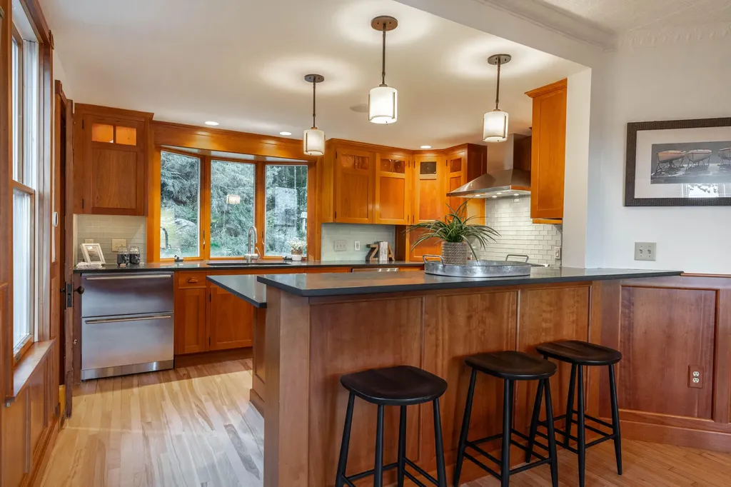 36 Old Mill Road Falmouth ME 04105
