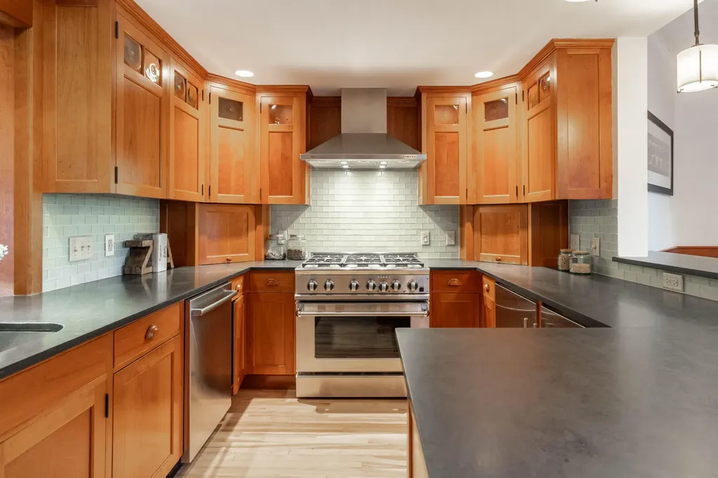 36 Old Mill Road Falmouth ME 04105