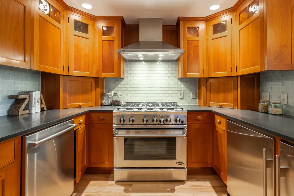 36 Old Mill Road Falmouth ME 04105