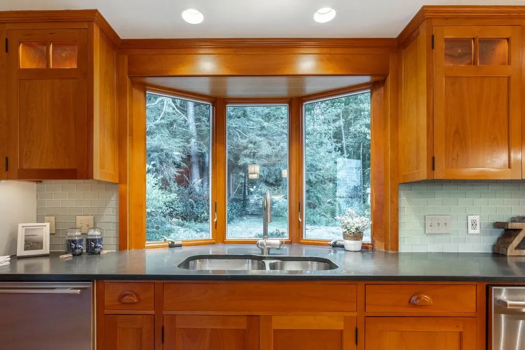36 Old Mill Road Falmouth ME 04105