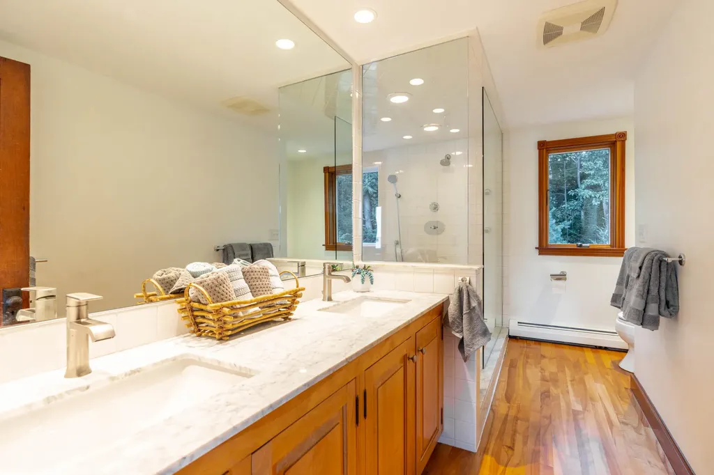 36 Old Mill Road Falmouth ME 04105