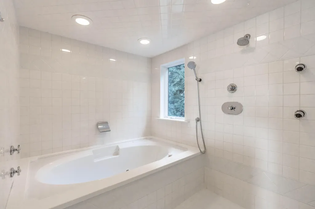 36 Old Mill Road Falmouth ME 04105
