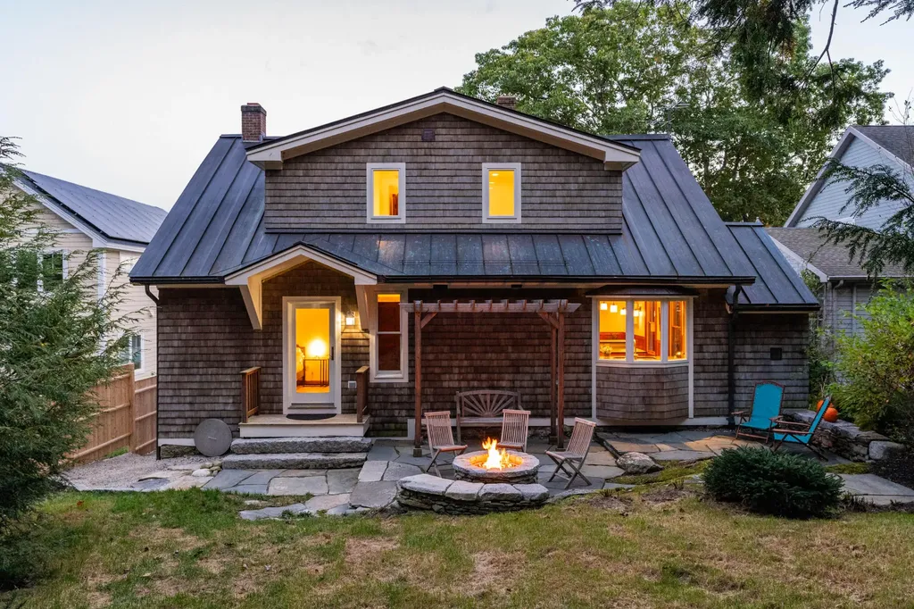 36 Old Mill Road Falmouth ME 04105