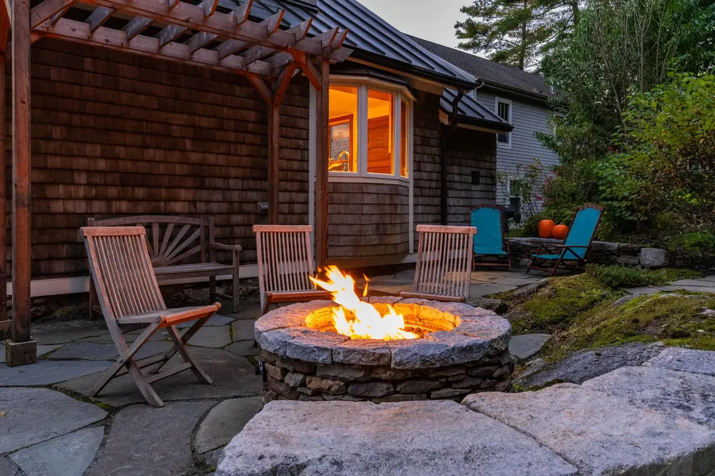 36 Old Mill Road Falmouth ME 04105