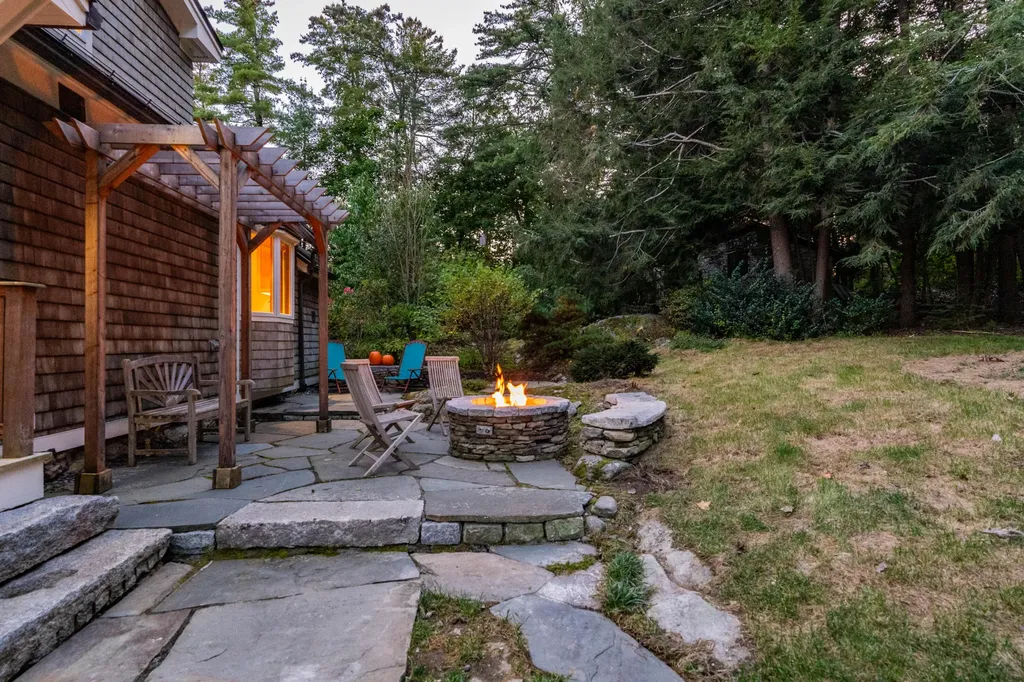 36 Old Mill Road Falmouth ME 04105