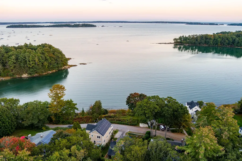36 Old Mill Road Falmouth ME 04105