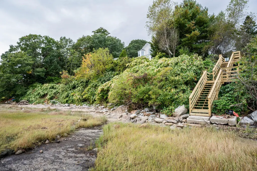 36 Old Mill Road Falmouth ME 04105