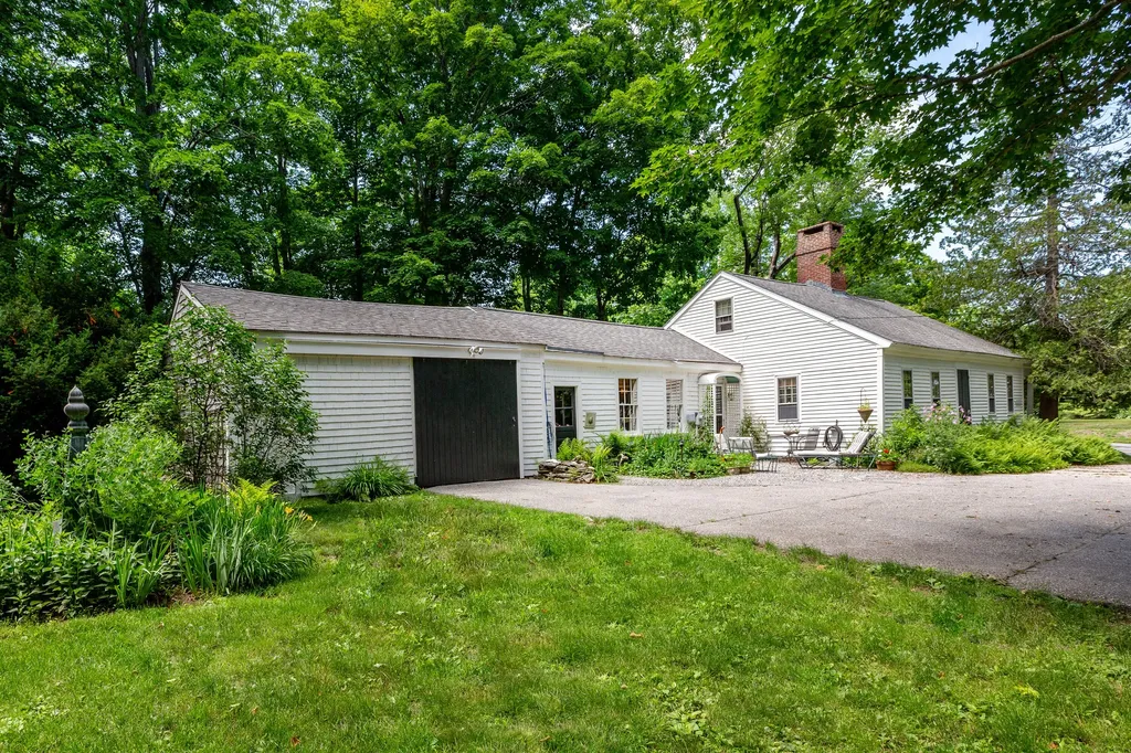 18 Winter Street Topsham ME 04086