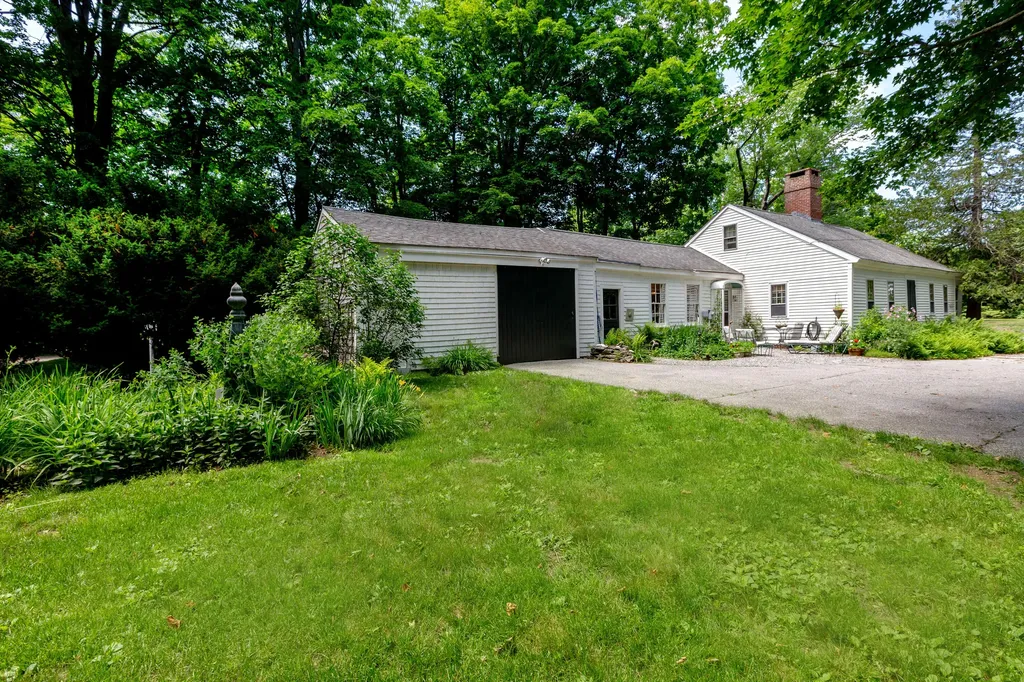 18 Winter Street Topsham ME 04086