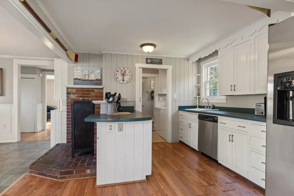 302 Townsend Avenue Boothbay Harbor ME 04538