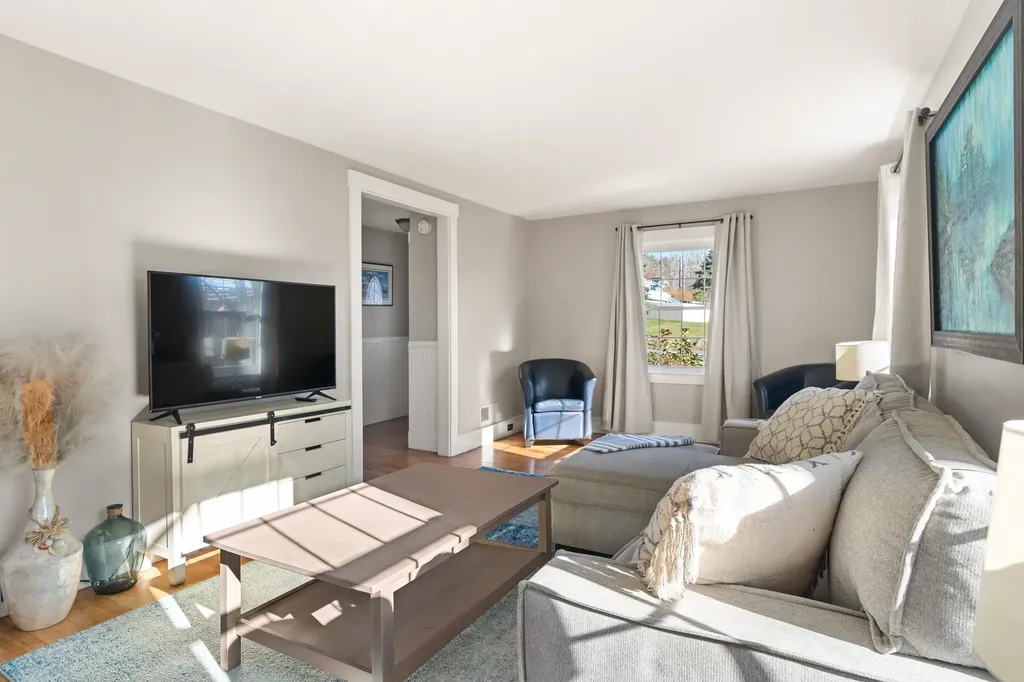 302 Townsend Avenue Boothbay Harbor ME 04538
