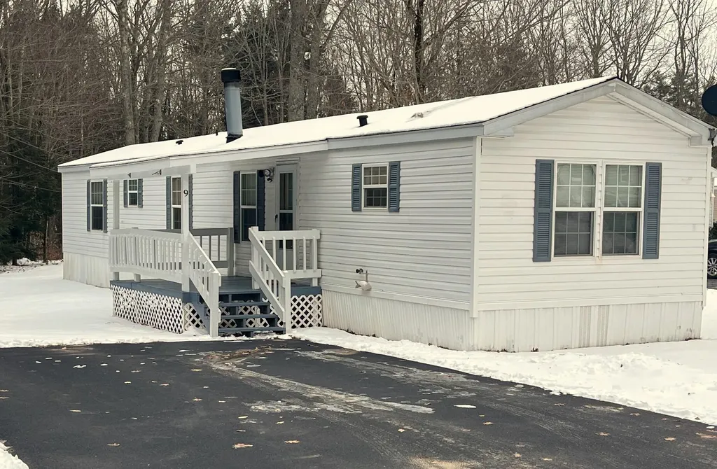 9 Debbie Lane Arundel ME 04046