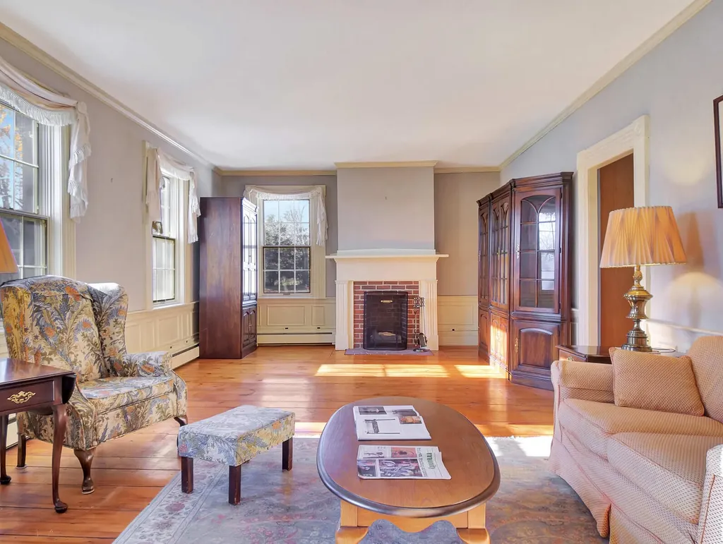 11 Old Kents Hill Road Readfield ME 04355