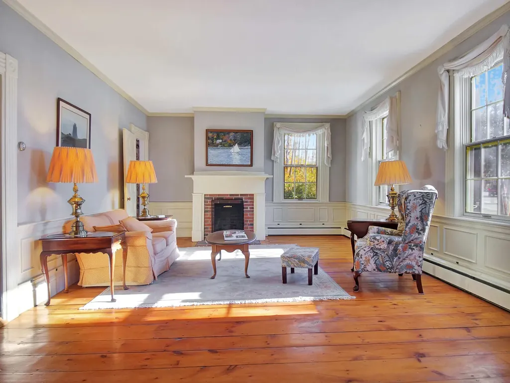 11 Old Kents Hill Road Readfield ME 04355