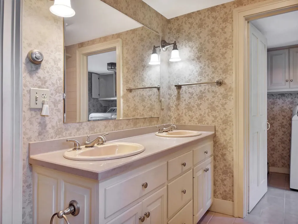 11 Old Kents Hill Road Readfield ME 04355