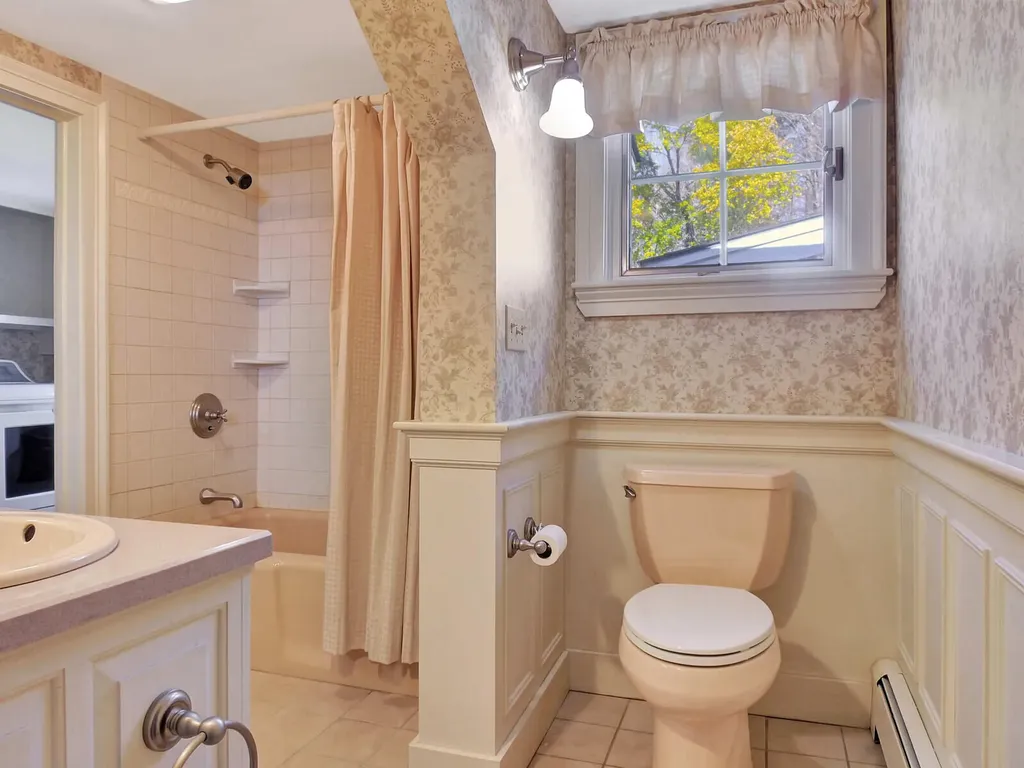 11 Old Kents Hill Road Readfield ME 04355