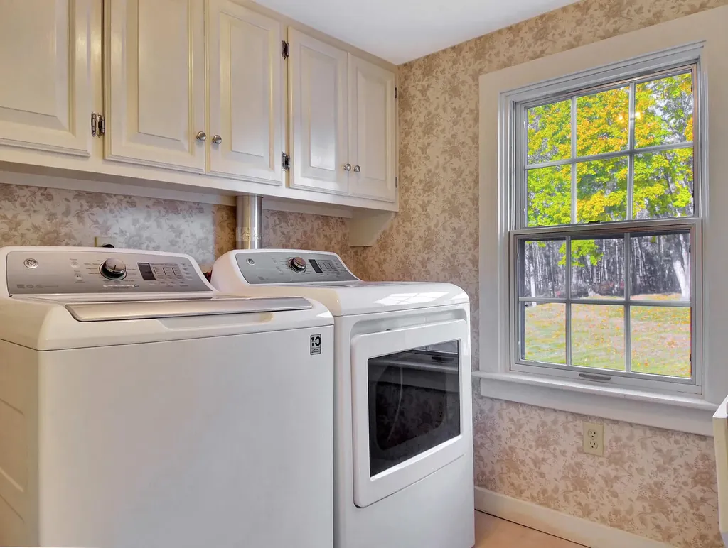 11 Old Kents Hill Road Readfield ME 04355