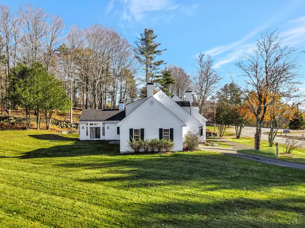 11 Old Kents Hill Road Readfield ME 04355