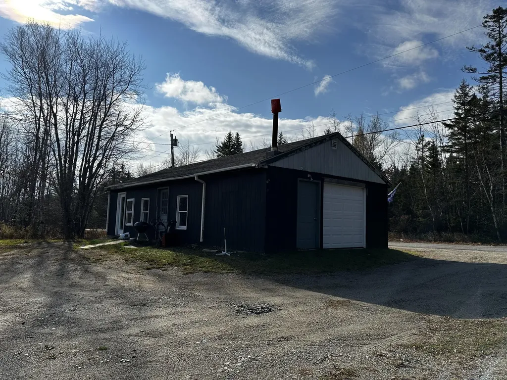 1143 North Street Harrington ME 04643