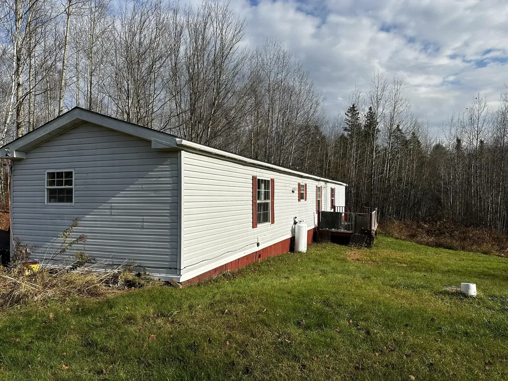 1143 North Street Harrington ME 04643