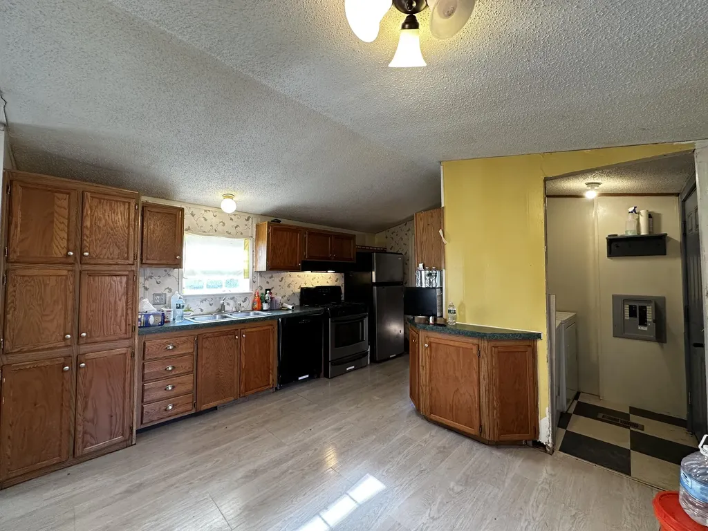 1143 North Street Harrington ME 04643