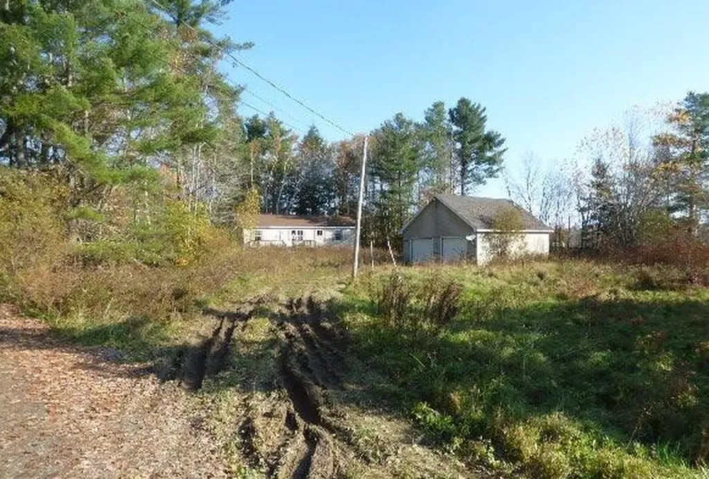 17 Brad Drive Hermon ME 04401