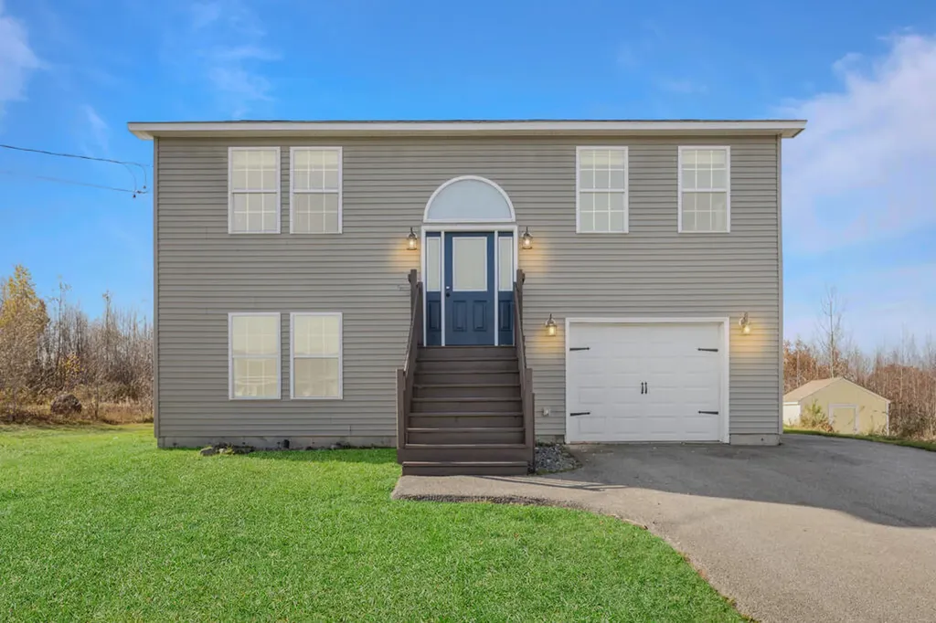 34 Wellesley Way Bangor ME 04401