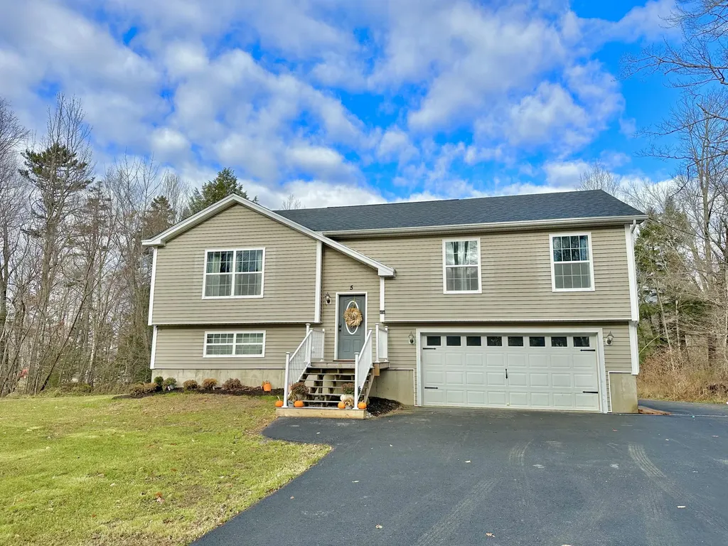 5 Ash Road Dedham ME 04429