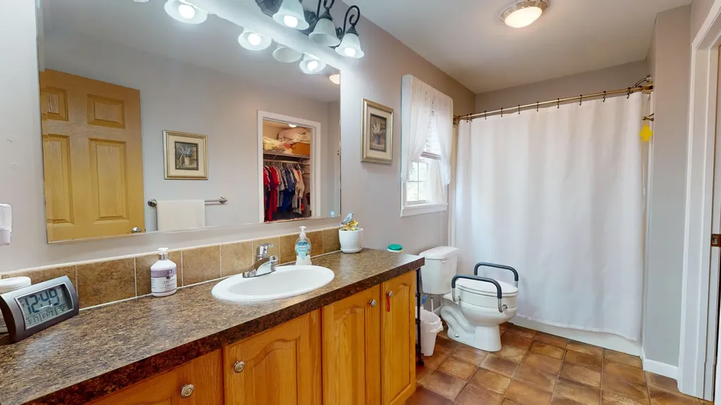 39 Shady Lane Wiscasset ME 04578