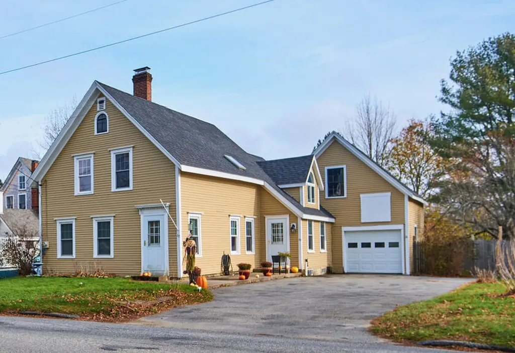 33 Beechwood Street Thomaston ME 04861