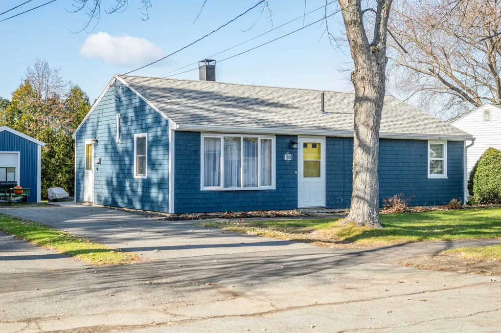 20 Brewster Street Bangor ME 04401