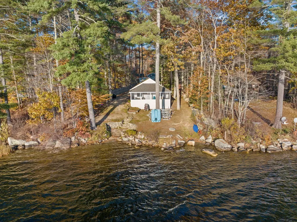 7 Shore Road Raymond ME 04071