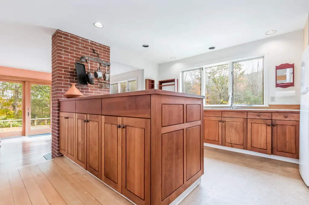 29 Clancy Road Dresden ME 04342