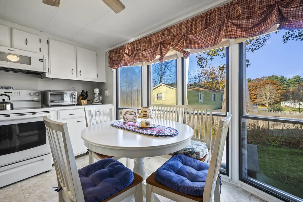 26 Sandalwood Circle Kittery ME 03904