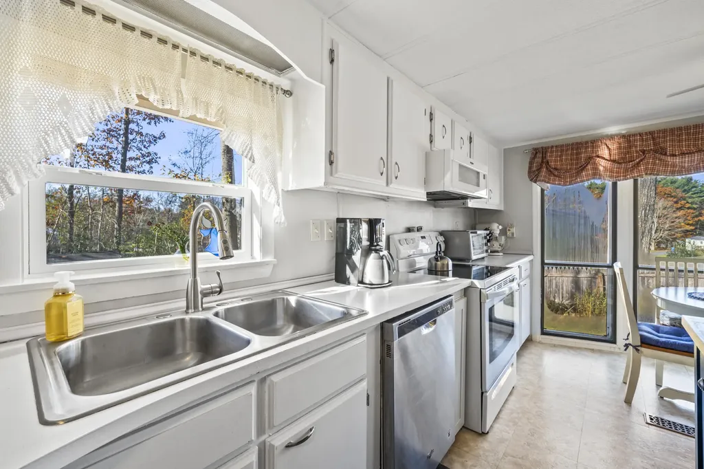 26 Sandalwood Circle Kittery ME 03904
