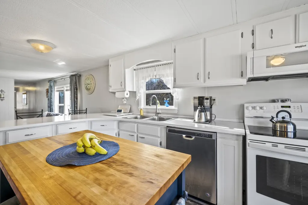 26 Sandalwood Circle Kittery ME 03904