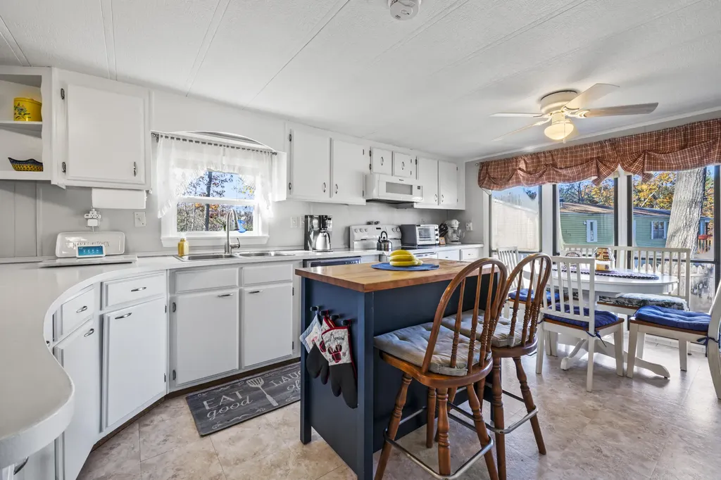 26 Sandalwood Circle Kittery ME 03904