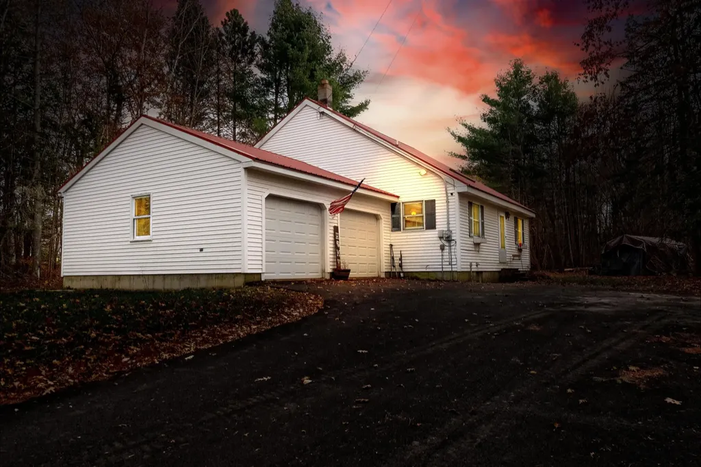 48 Leavitt Lane Glenburn ME 04401