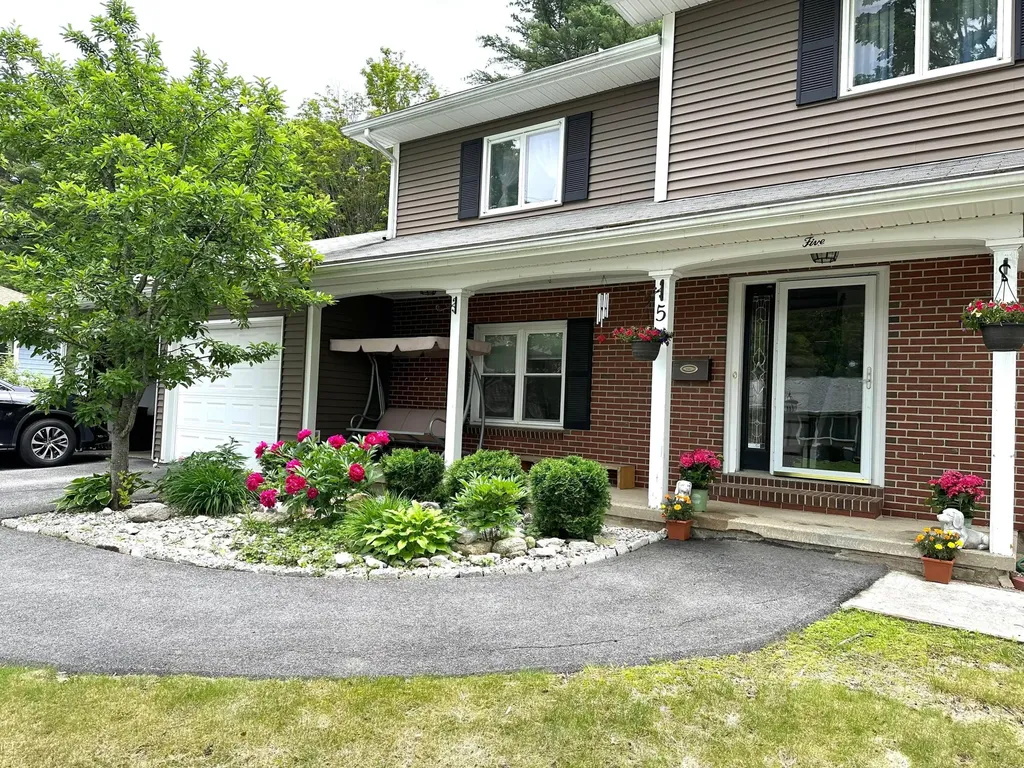 5 Pineland Street Lewiston ME 04240