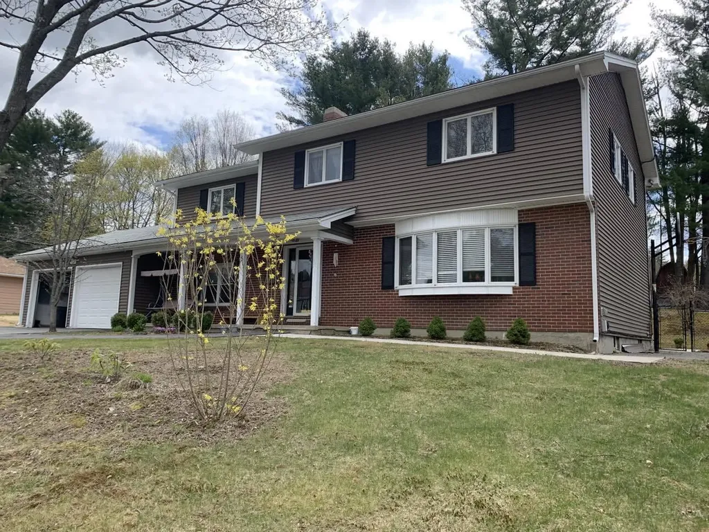 5 Pineland Street Lewiston ME 04240