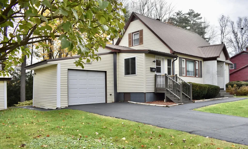 670 Kennebec Street Rumford ME 04276