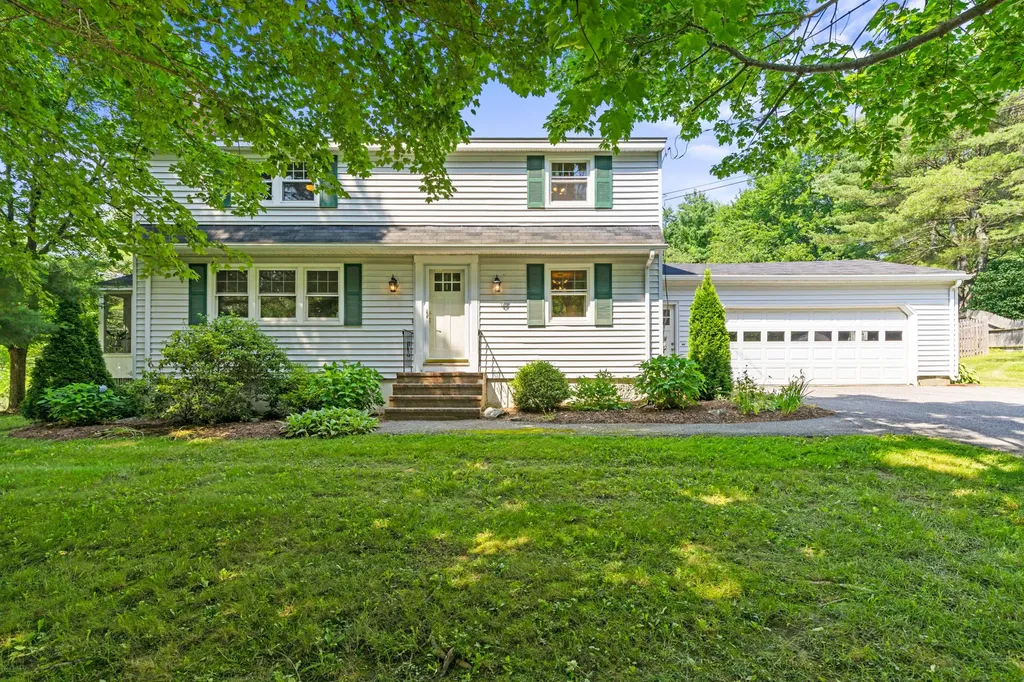 9 Hallmark Road Cumberland ME 04110