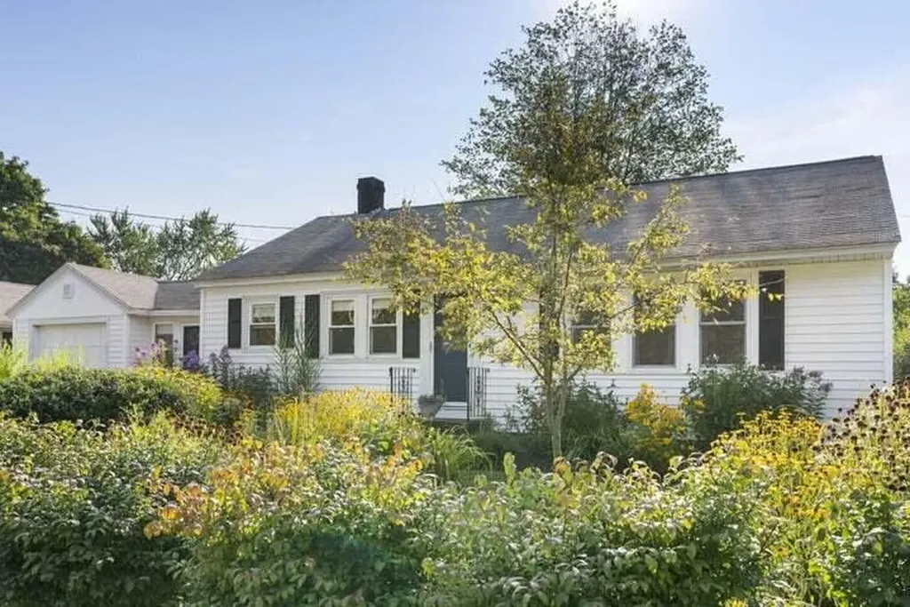 25 Weymouth Street Saco ME 04072